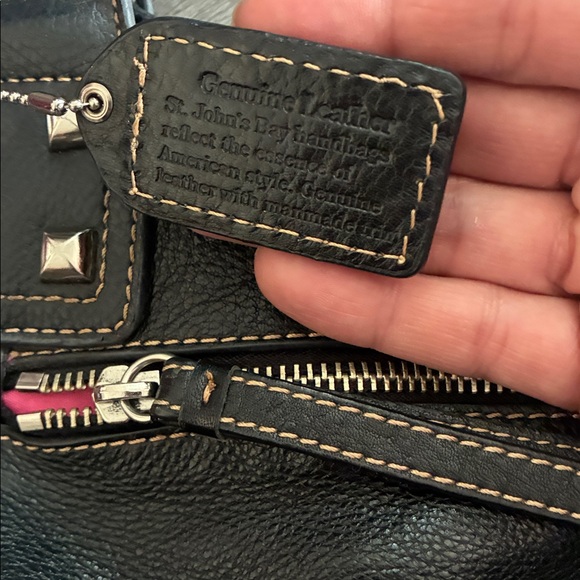 St. John’s bay genuine leather purse - Picture 3 of 6